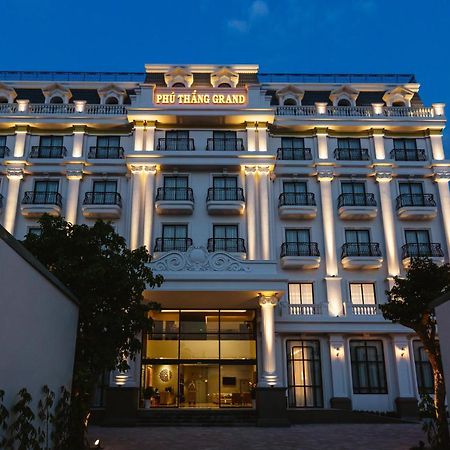 Phu Thang Grand Hotel Duc Hoa Buitenkant foto
