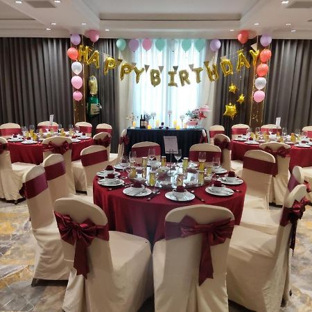 Phu Thang Grand Hotel Duc Hoa Buitenkant foto