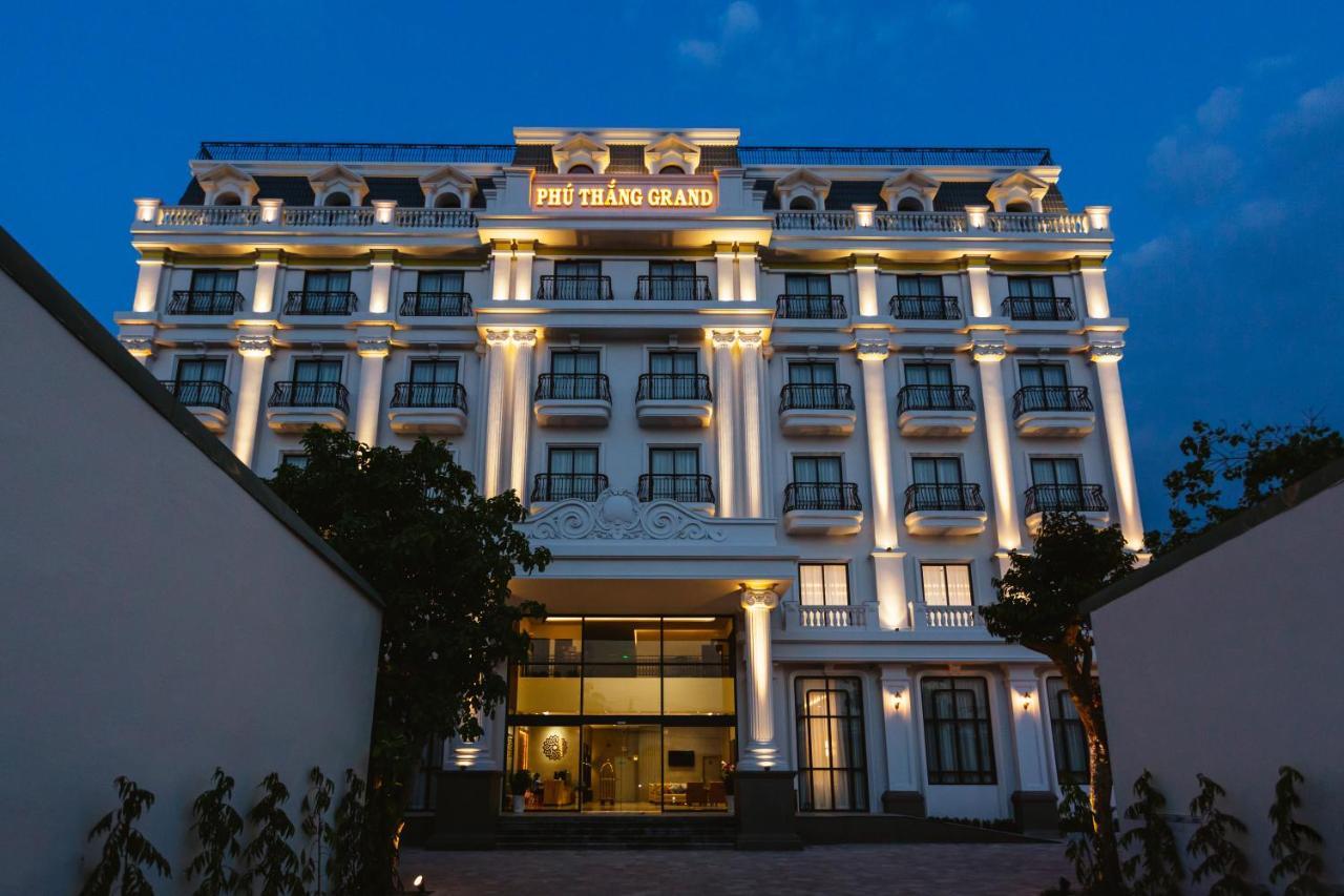 Phu Thang Grand Hotel Duc Hoa Buitenkant foto