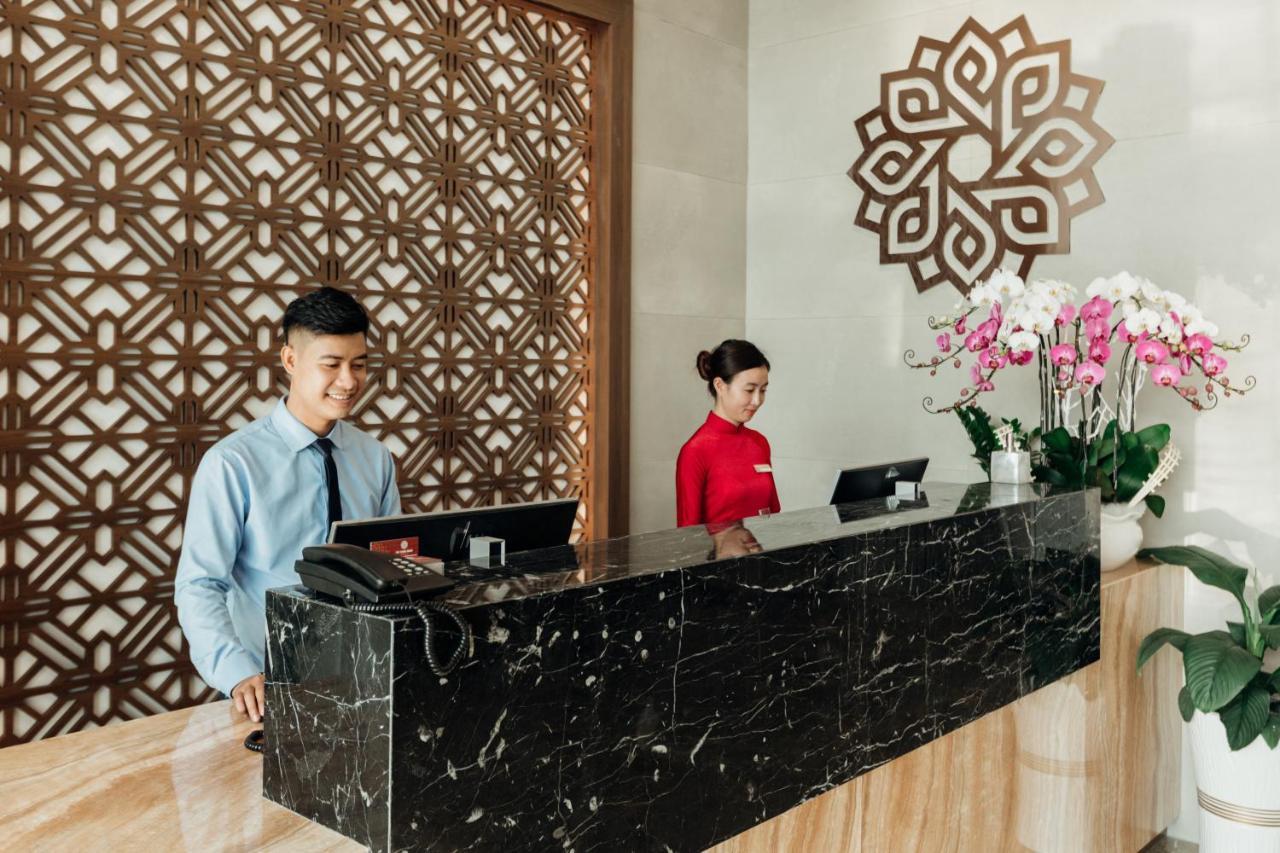 Phu Thang Grand Hotel Duc Hoa Buitenkant foto