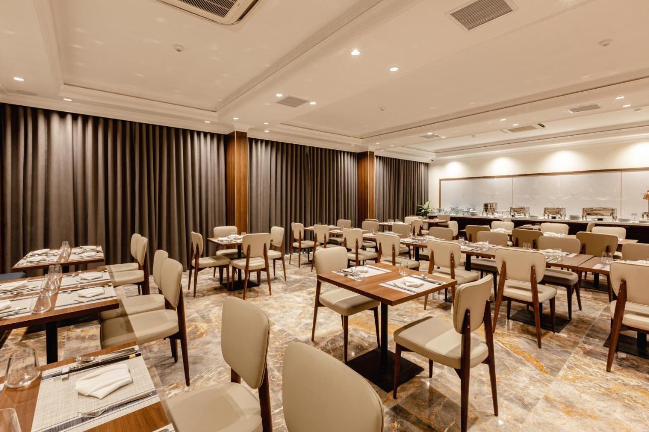 Phu Thang Grand Hotel Duc Hoa Buitenkant foto