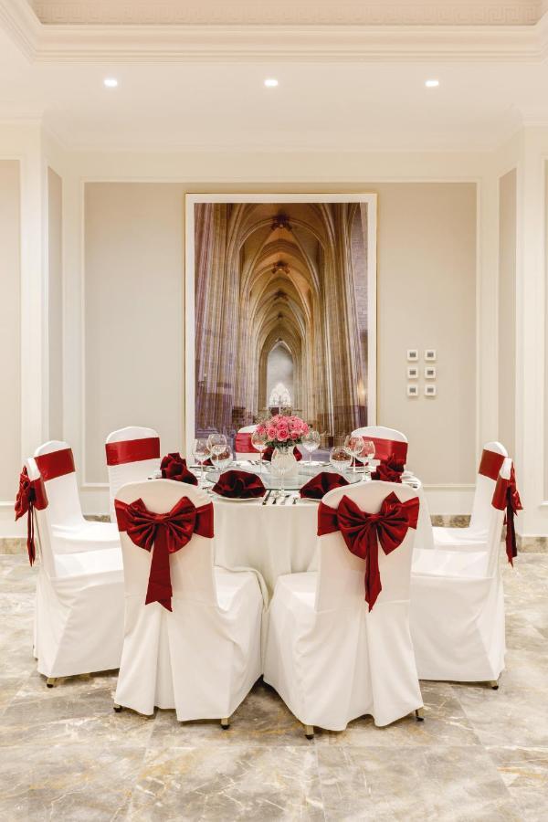 Phu Thang Grand Hotel Duc Hoa Buitenkant foto