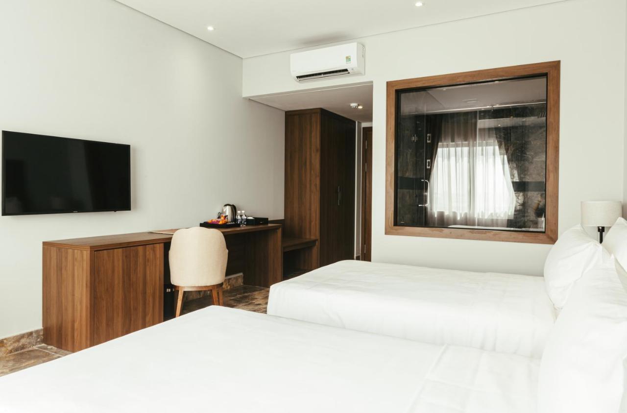 Phu Thang Grand Hotel Duc Hoa Buitenkant foto