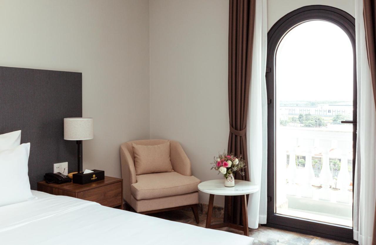 Phu Thang Grand Hotel Duc Hoa Buitenkant foto