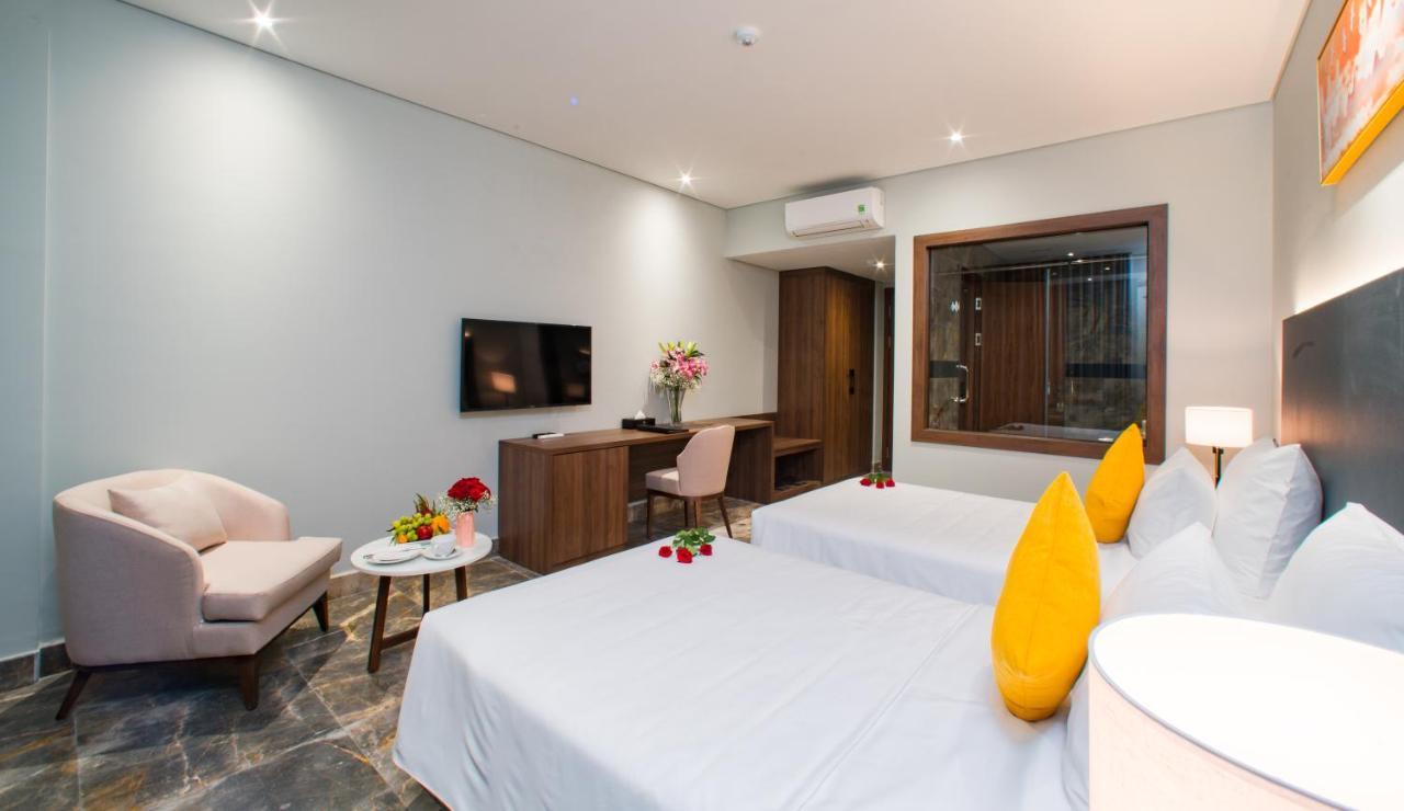 Phu Thang Grand Hotel Duc Hoa Buitenkant foto