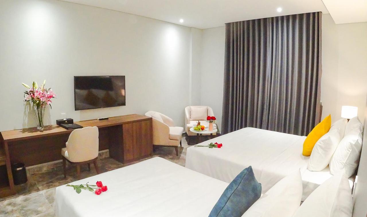 Phu Thang Grand Hotel Duc Hoa Buitenkant foto