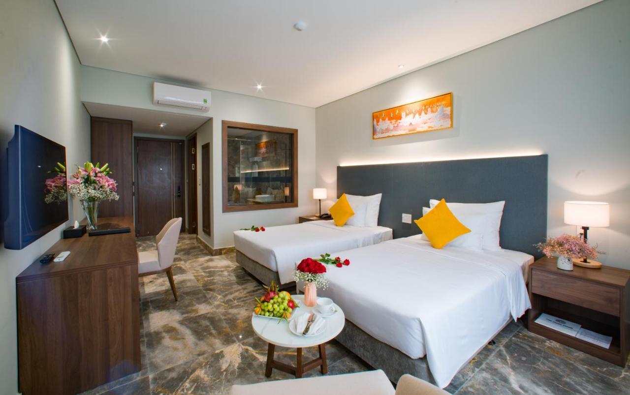 Phu Thang Grand Hotel Duc Hoa Buitenkant foto