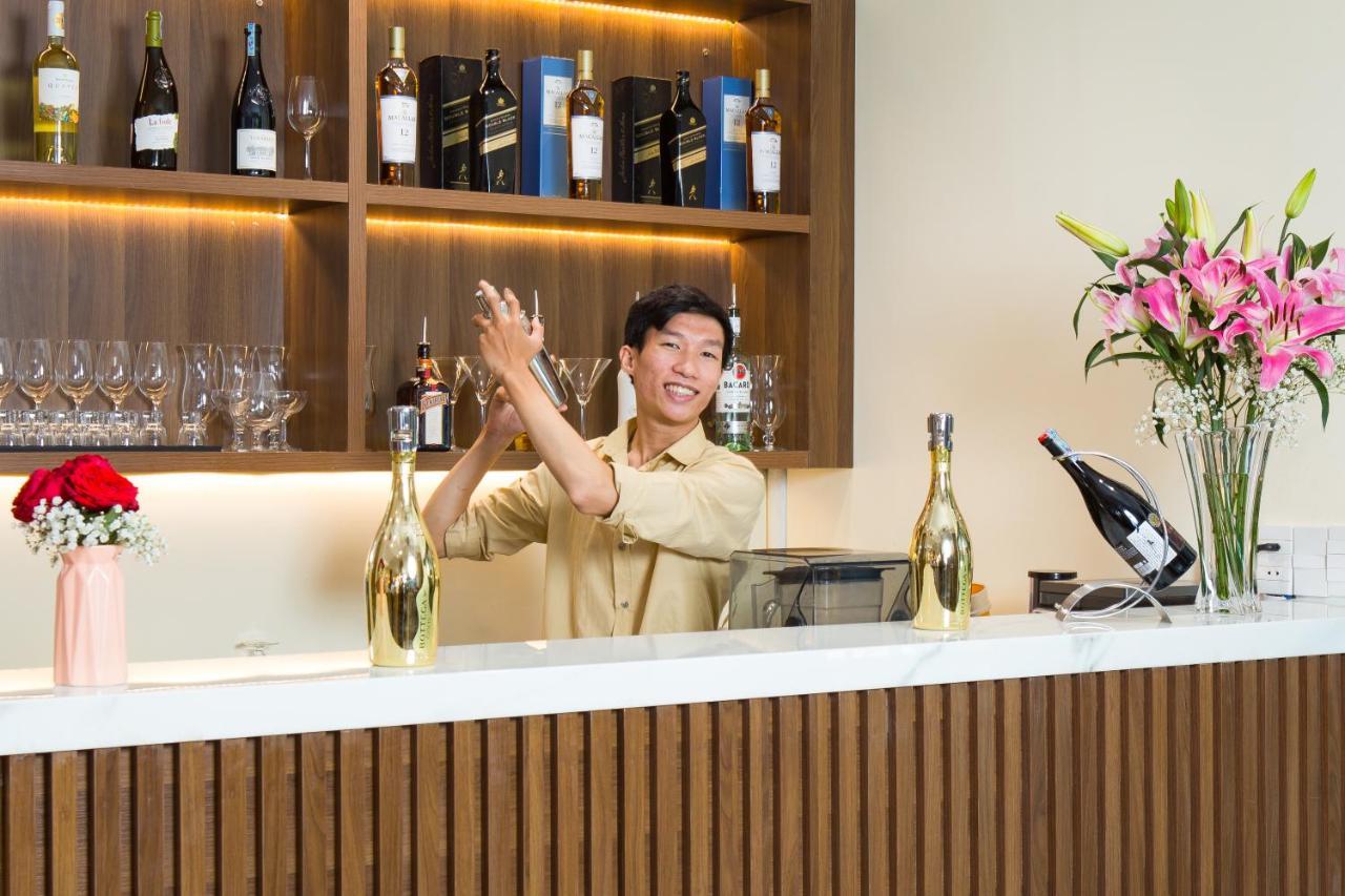 Phu Thang Grand Hotel Duc Hoa Buitenkant foto